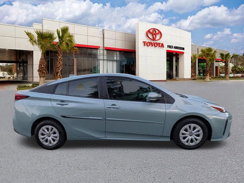 Used 2021 Toyota Prius LE FWD image 4