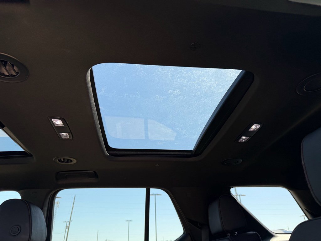 Used 2024 Chevrolet Traverse High Country image 27