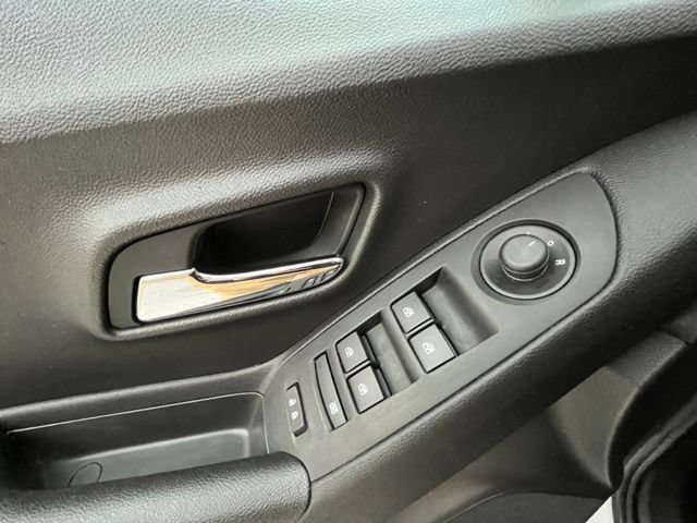 Used 2020 Chevrolet Trax LT w/ LT Convenience Package AWD/4WD image 27