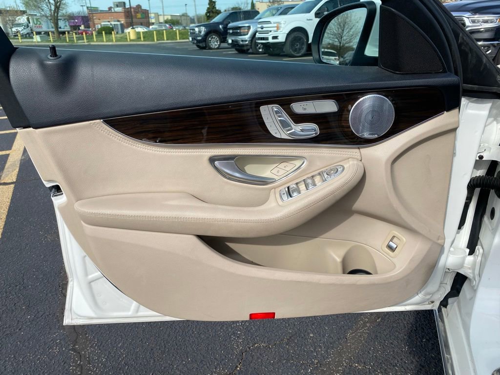 Used 2015 Mercedes-Benz C 300 4MATIC Sedan w/ Premium 1 Package image 11