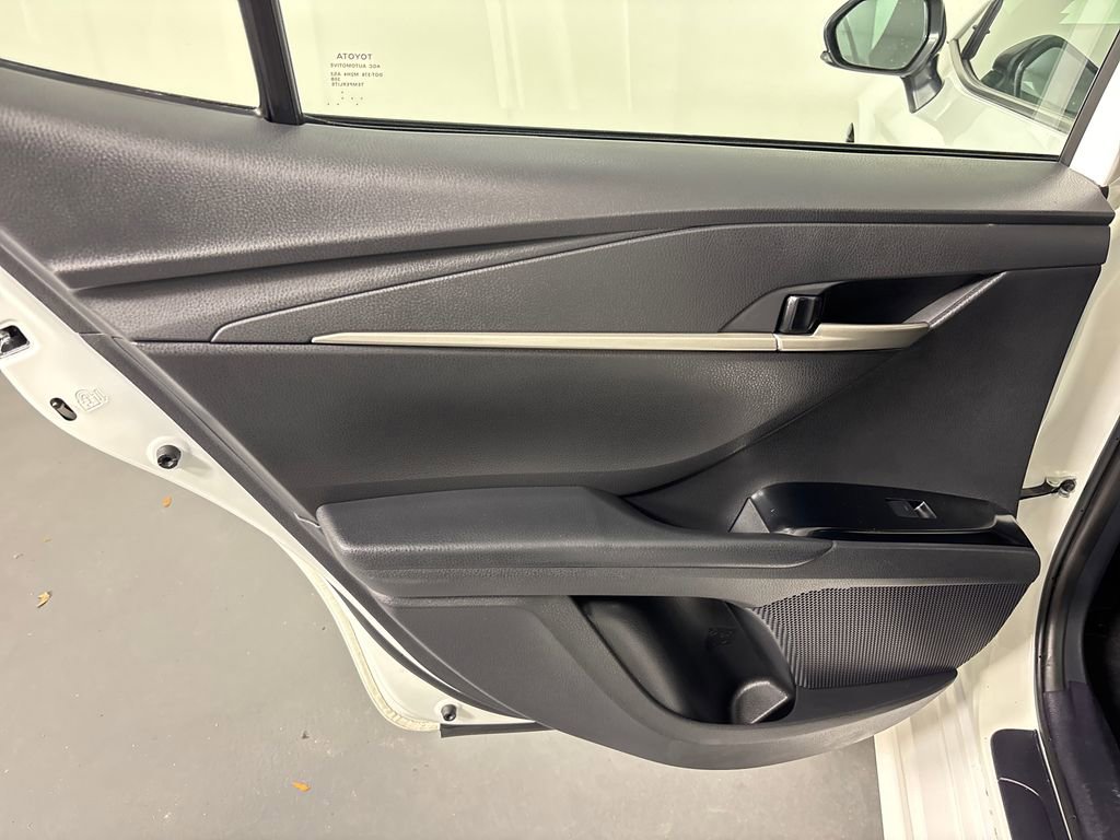 Used 2025 Toyota Camry SE w/ Convenience Package FWD image 30