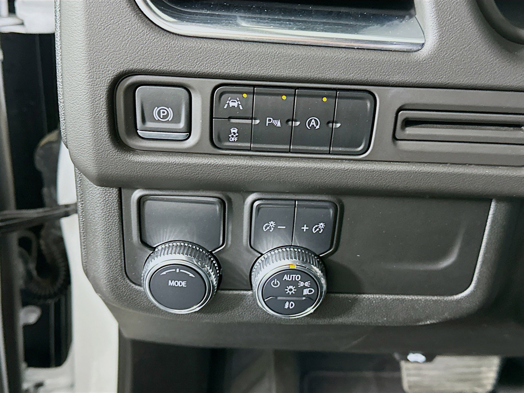 Used 2024 GMC Yukon SLT image 17