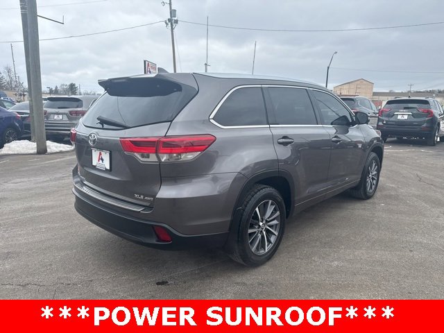 Used 2018 Toyota Highlander XLE image 3