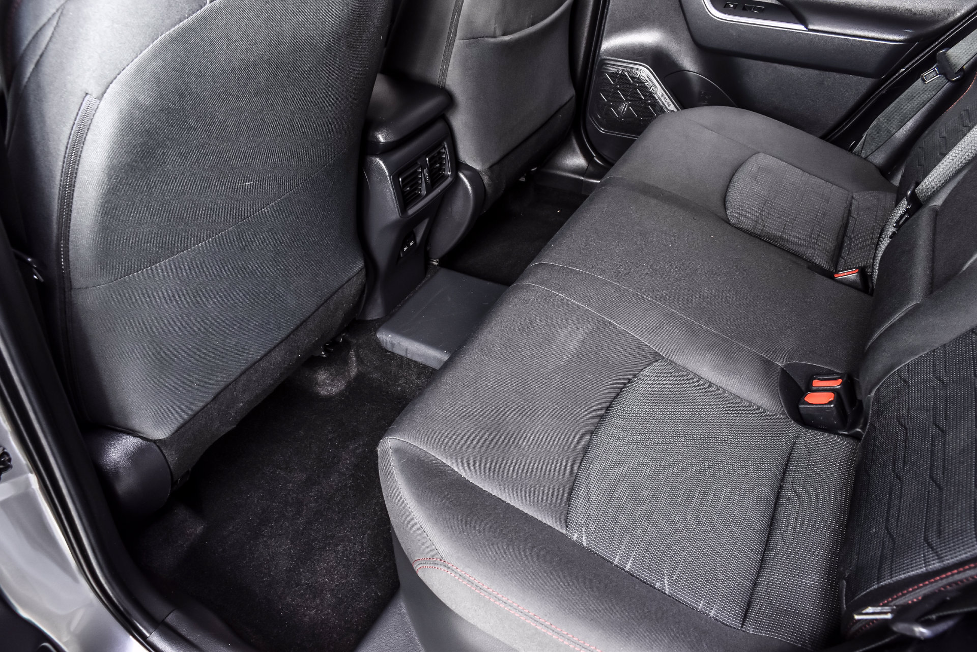 Used 2022 Toyota RAV4 SE w/ Weather & Moonroof Package AWD/4WD image 18