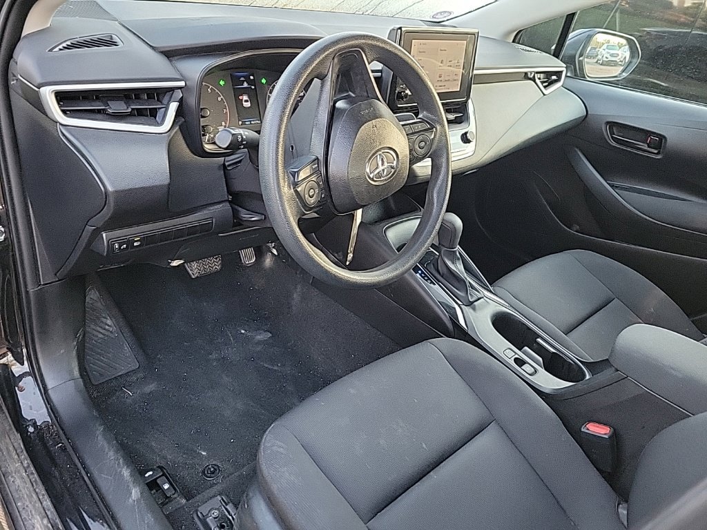 Used 2025 Toyota Corolla LE FWD image 7