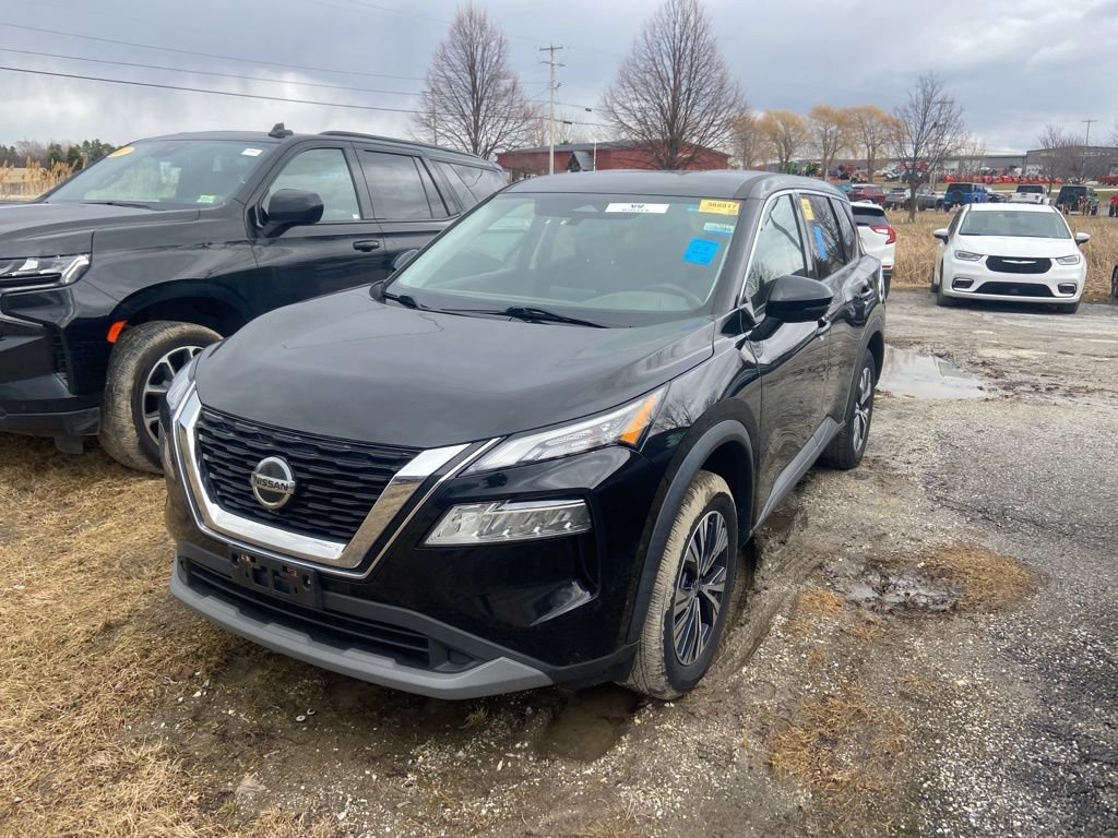 Used 2021 Nissan Rogue SV image 3