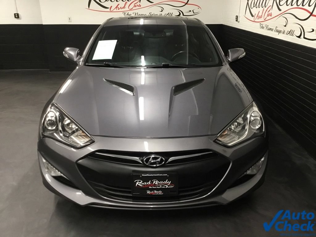 Used 2015 Hyundai Genesis 3.8 RWD image 4