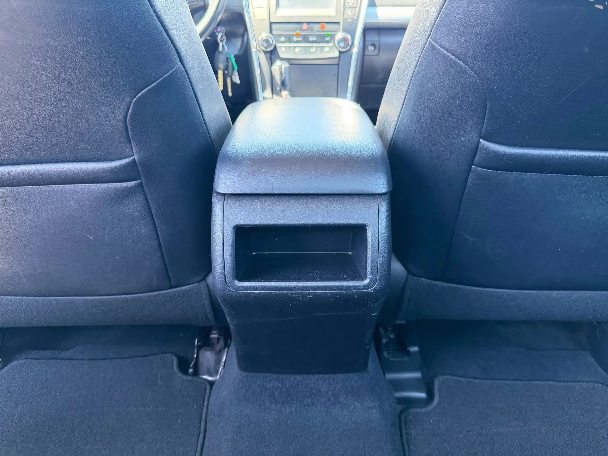 Used 2015 Toyota Camry SE FWD image 35