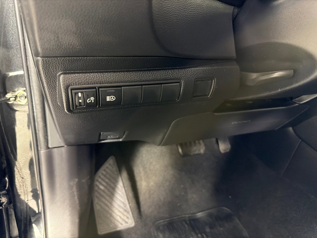 Used 2022 Toyota Corolla LE image 12