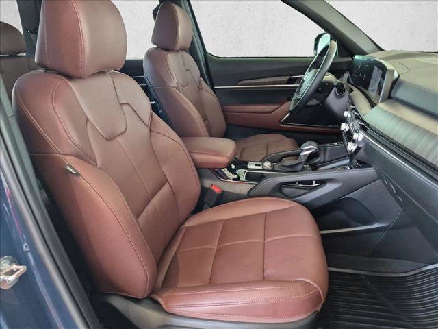 Used 2025 Kia Telluride SX w/ SX Captain's Chair Package AWD/4WD image 24