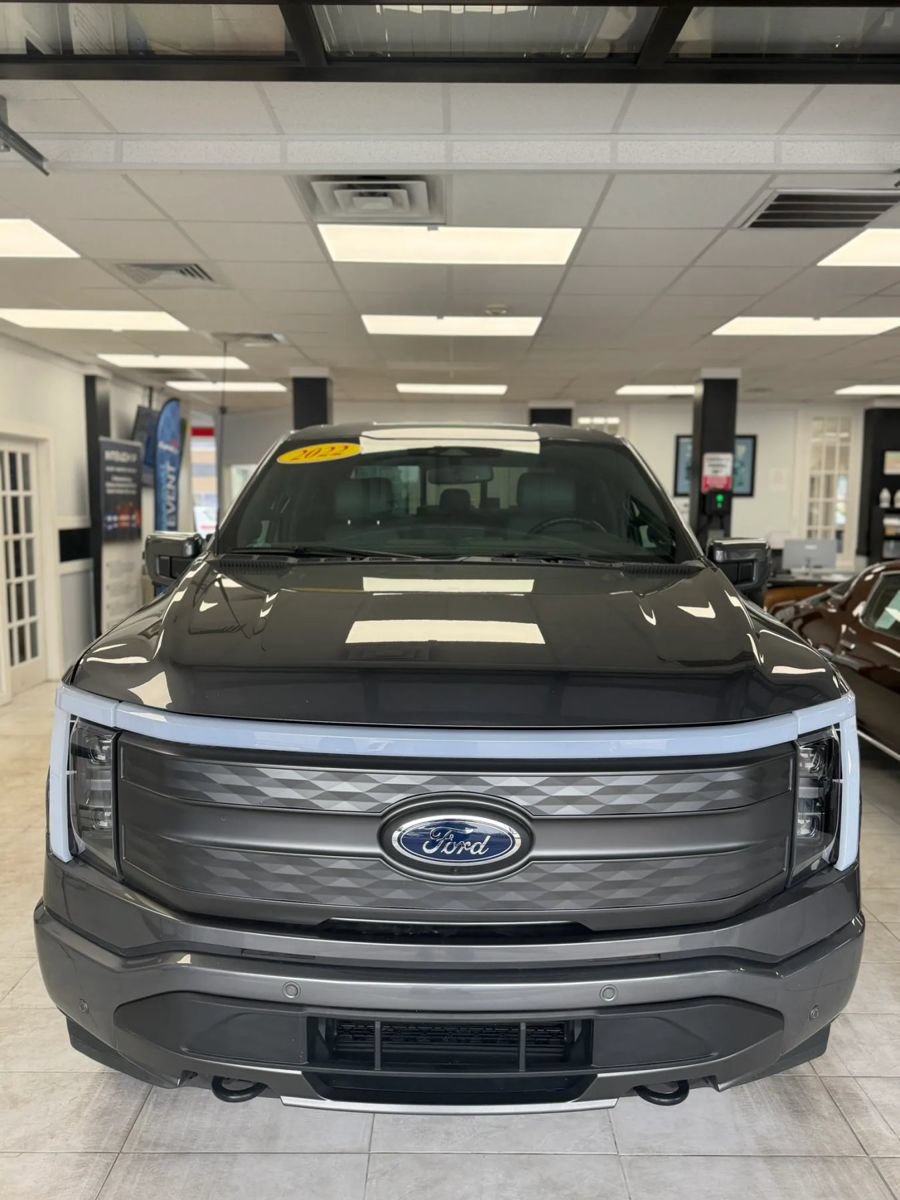 Used 2022 Ford F150 Lightning Lariat AWD/4WD image 1