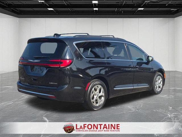 Used 2023 Chrysler Pacifica Limited FWD image 5