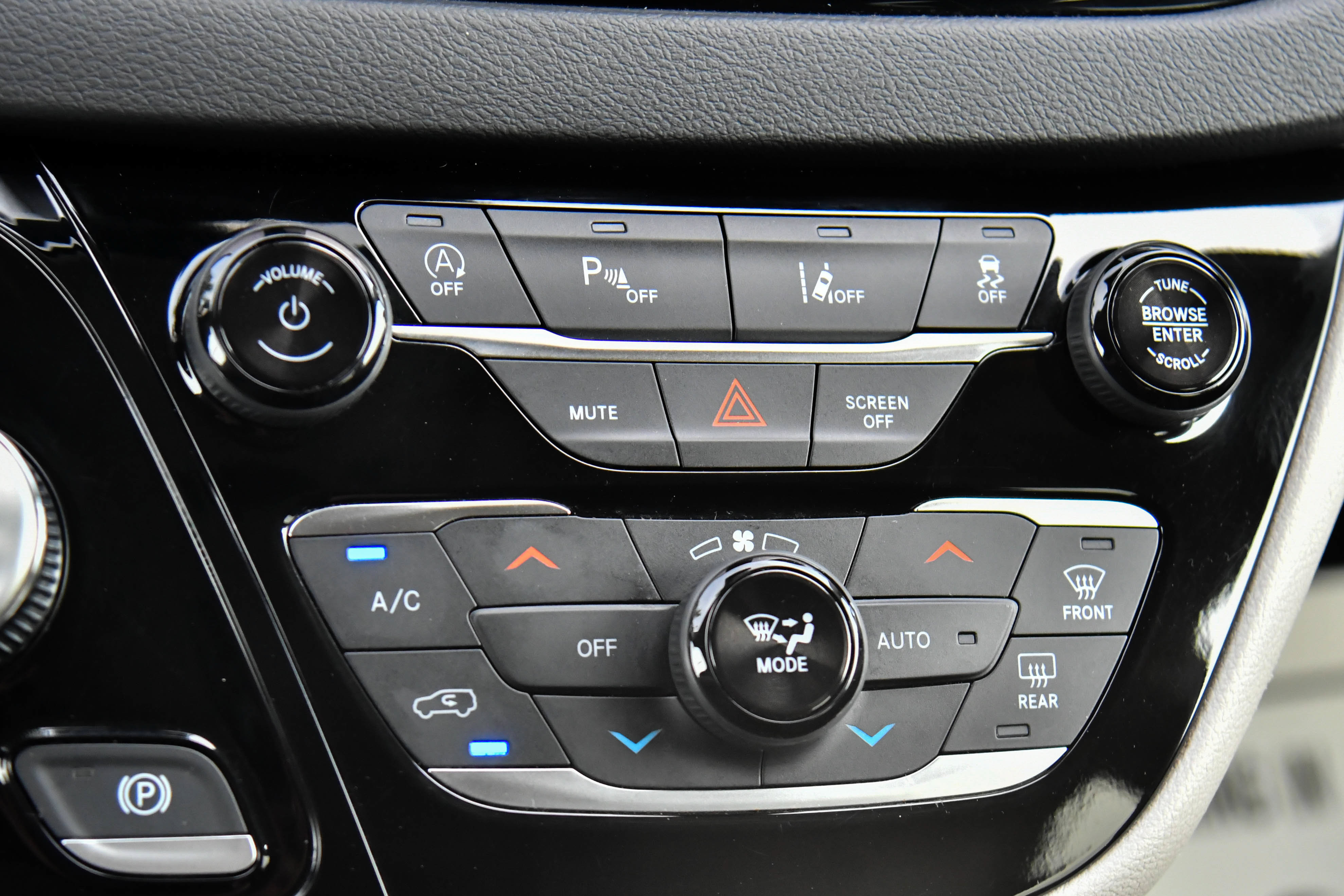 Used 2023 Chrysler Pacifica Touring-L FWD image 25