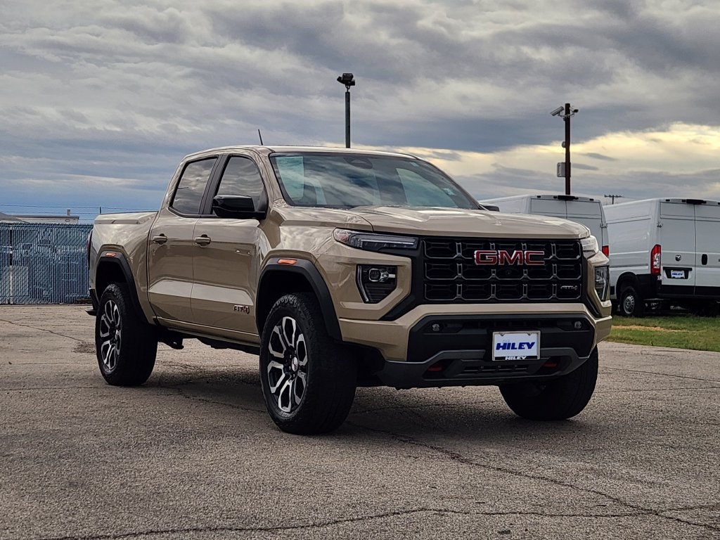 Used 2023 GMC Canyon AT4 w/ AT4 Premium Package AWD/4WD image 3