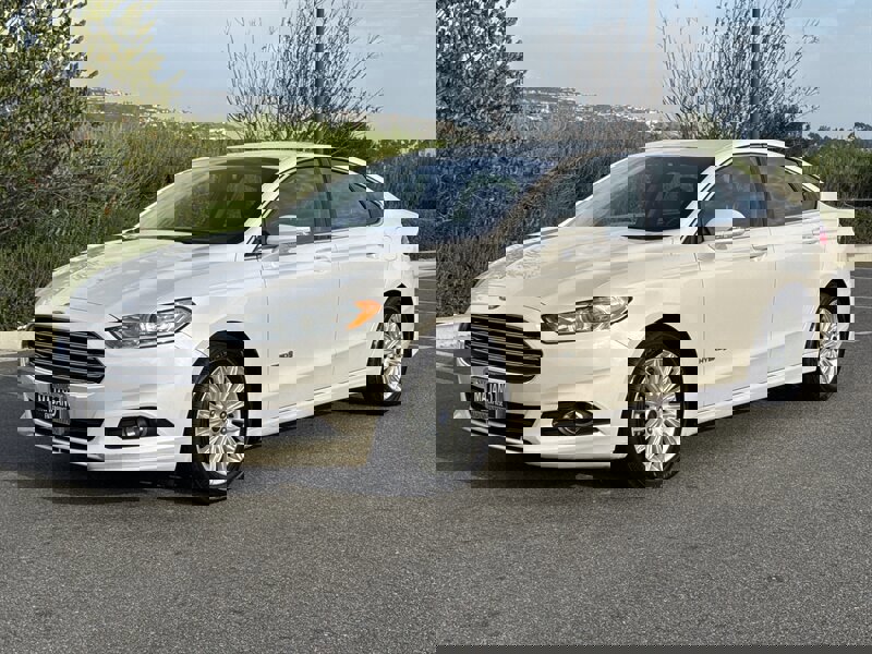 Used 2014 Ford Fusion SE w/ Equipment Group 502A image 2