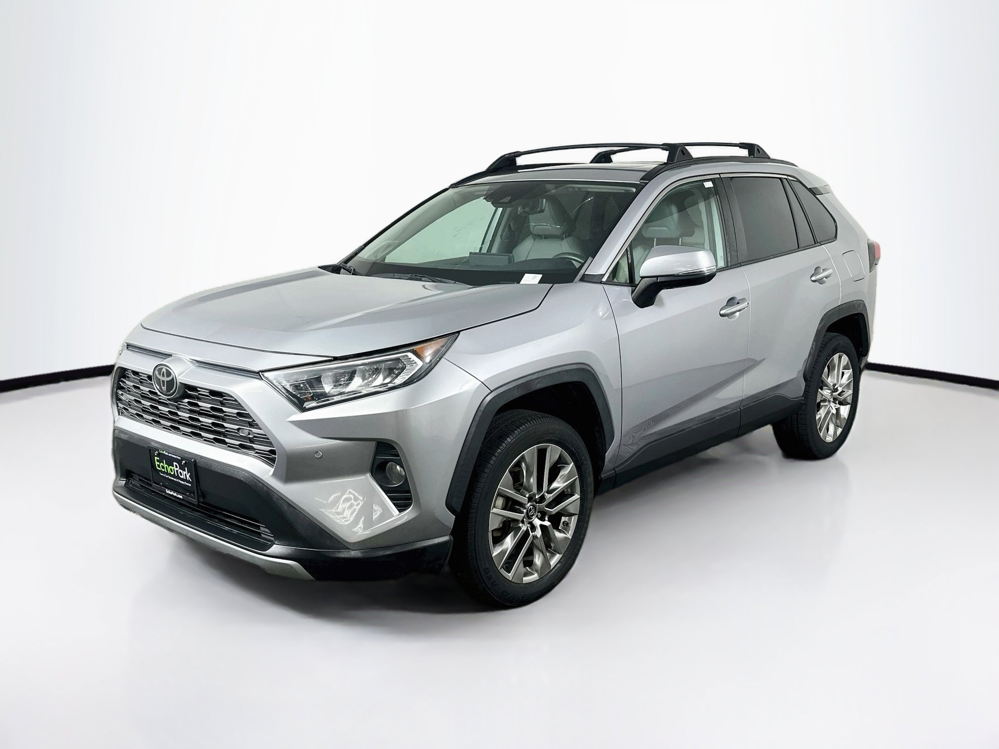 Used 2019 Toyota RAV4 Limited w/ Cold Weather Package FWD image 3