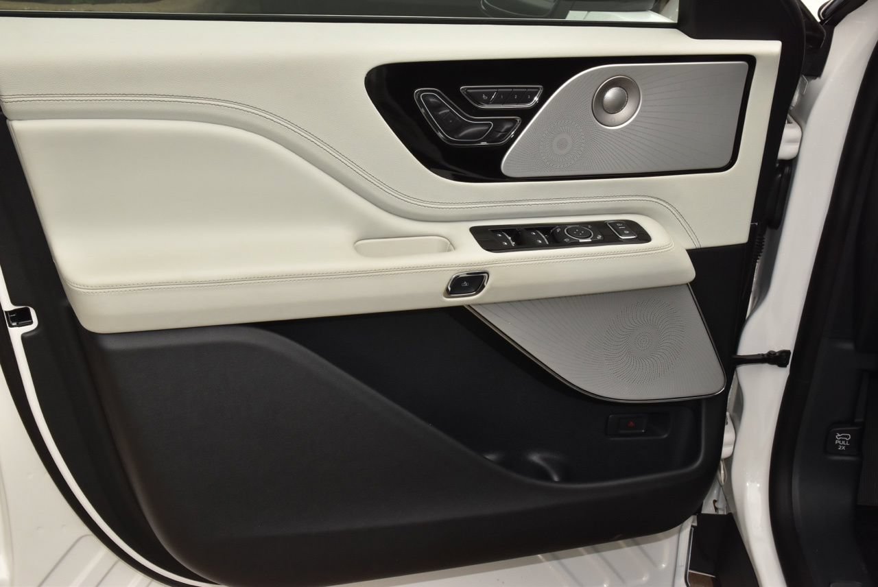 Used 2025 Lincoln Aviator Black Label AWD/4WD image 38