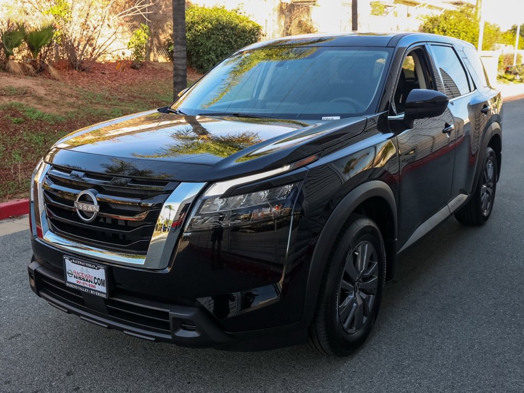 New 2025 Nissan Pathfinder S image 8