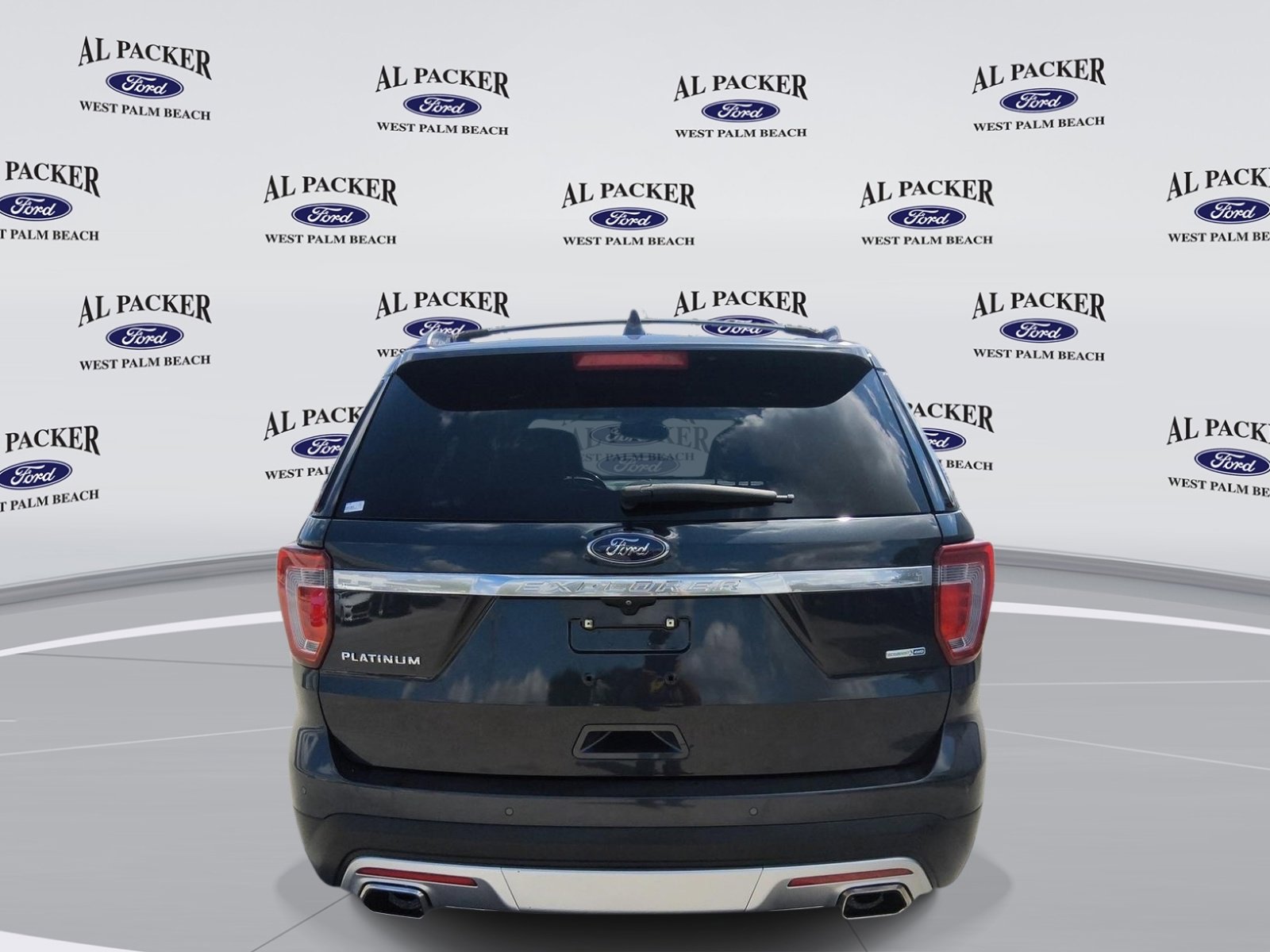 Used 2017 Ford Explorer Platinum image 4