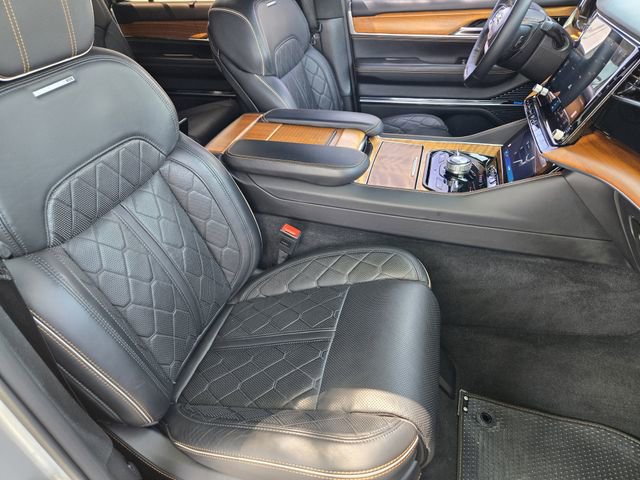 Used 2023 Jeep Grand Wagoneer Series III AWD/4WD image 14