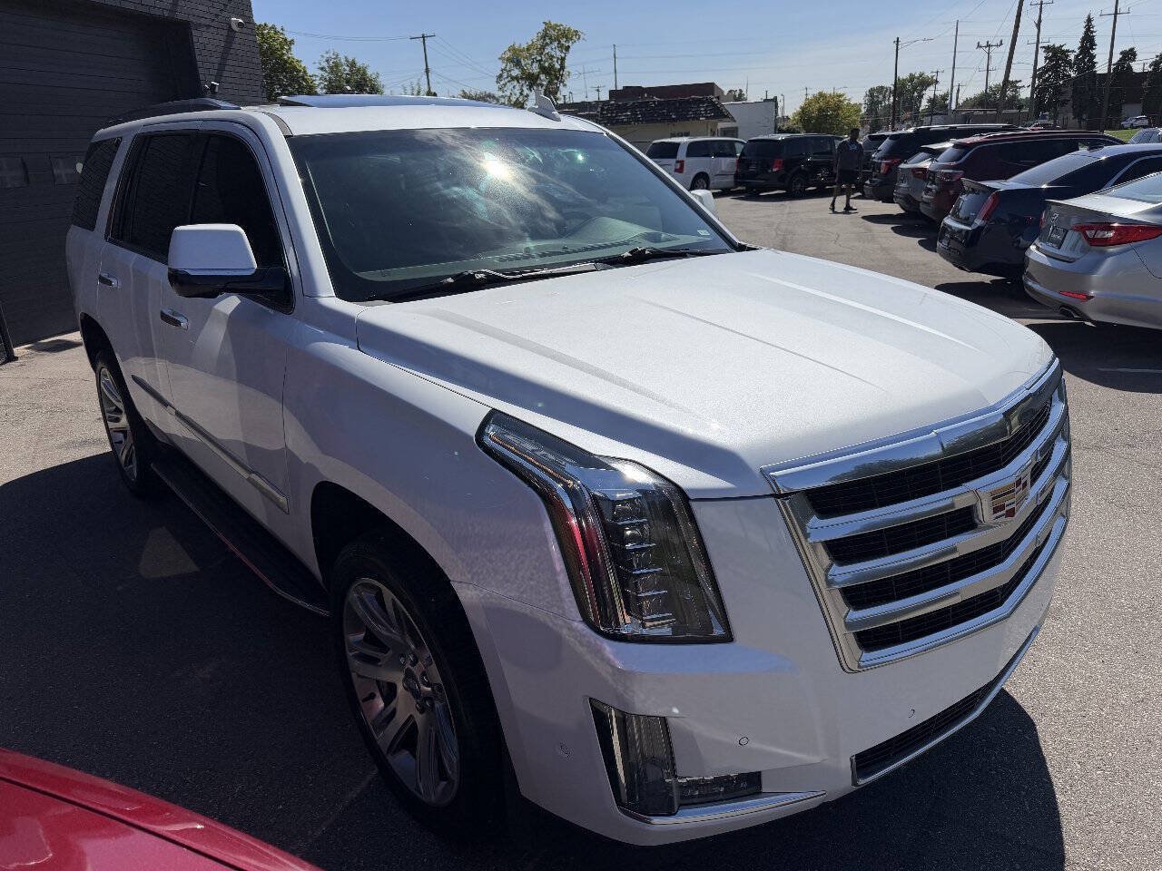 Used 2018 Cadillac Escalade Luxury AWD/4WD image 3