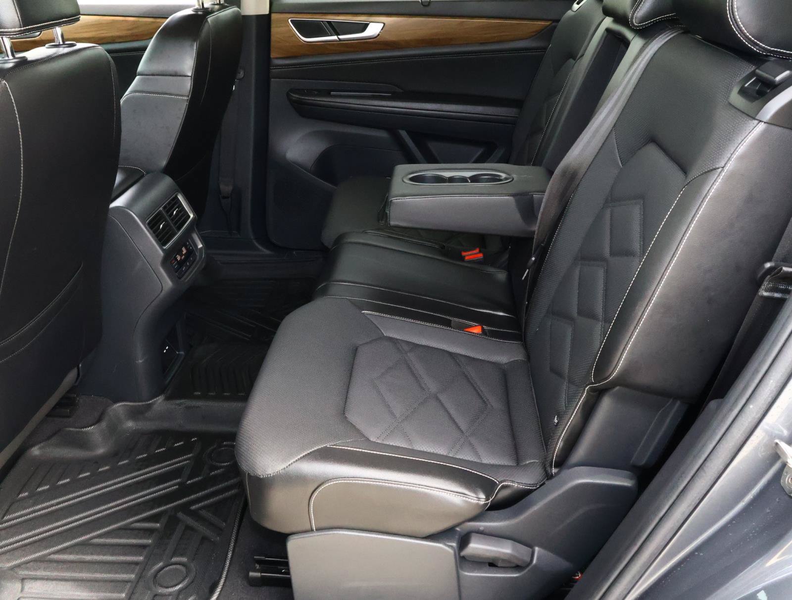 Used 2024 Volkswagen Atlas SE FWD image 19