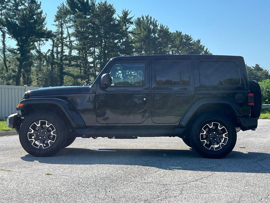 Used 2025 Jeep Wrangler Unlimited Sahara AWD/4WD image 4