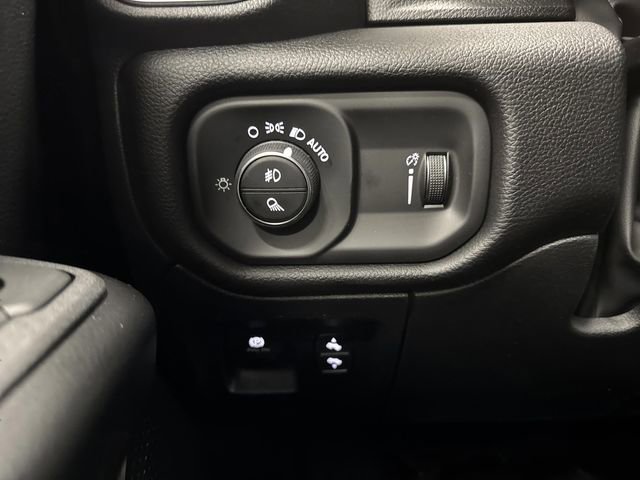 New 2026 RAM 1500 4x4 Crew Cab image 23