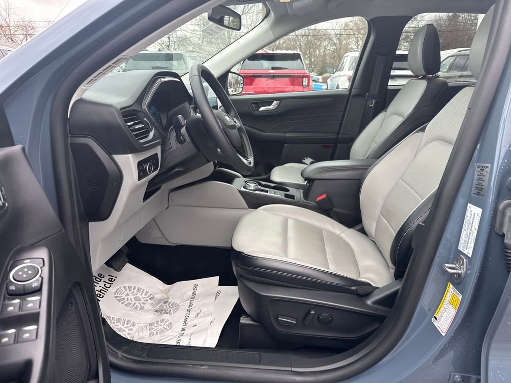 Used 2025 Ford Escape Platinum image 23
