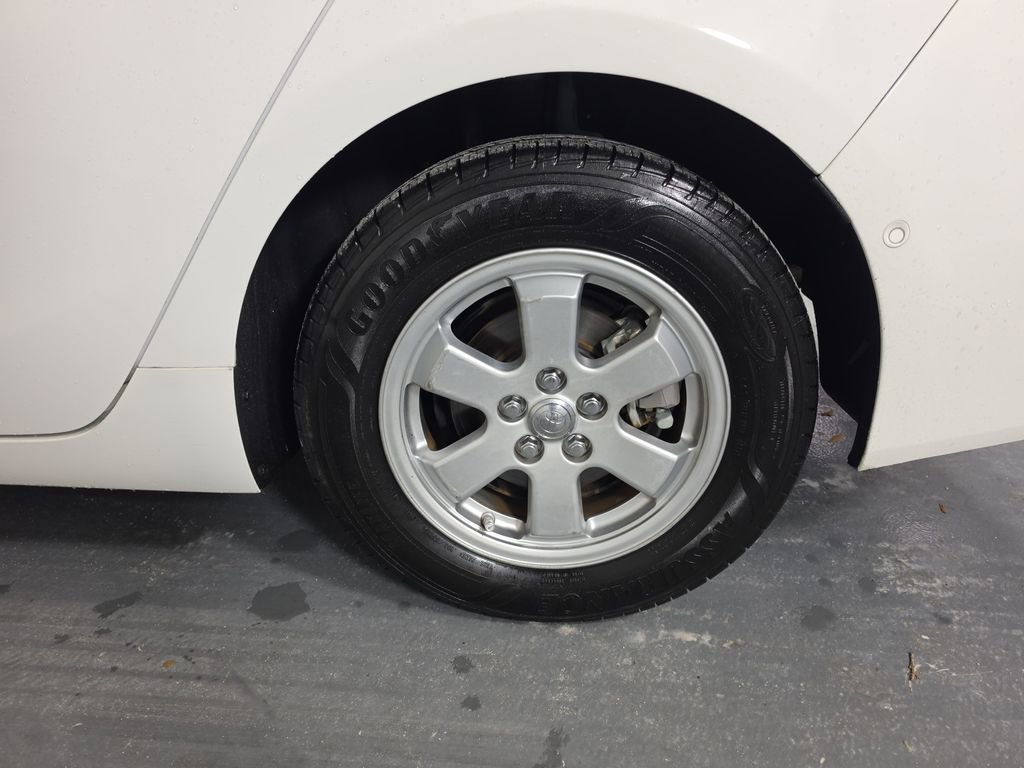 Used 2021 Toyota Prius LE FWD image 30