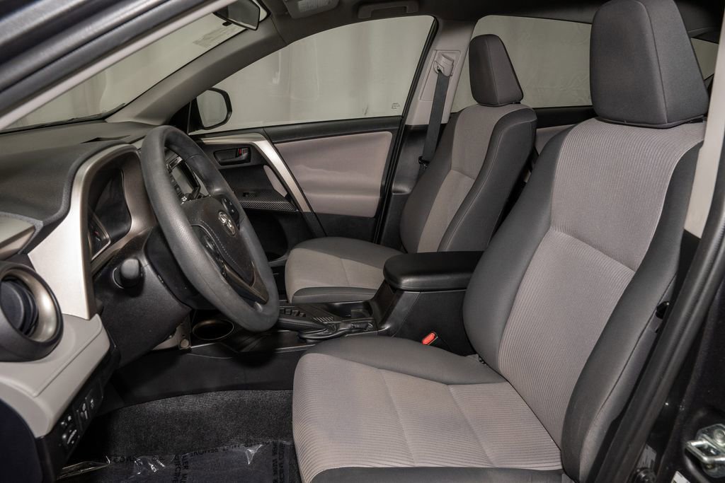 Used 2015 Toyota RAV4 LE image 9