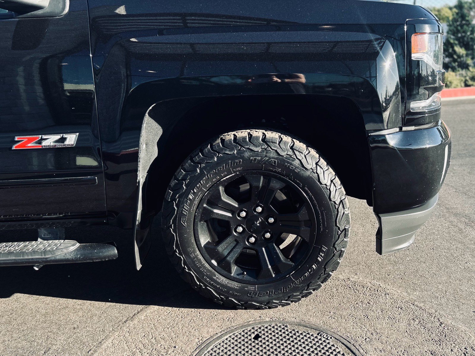 Used 2017 Chevrolet Silverado 1500 LTZ Z71 w/ Midnight Edition AWD/4WD image 9