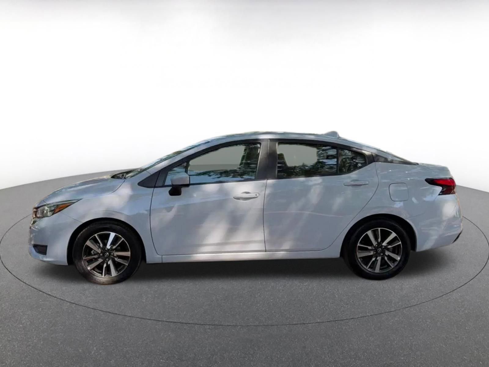 Used 2025 Nissan Versa SV FWD image 9