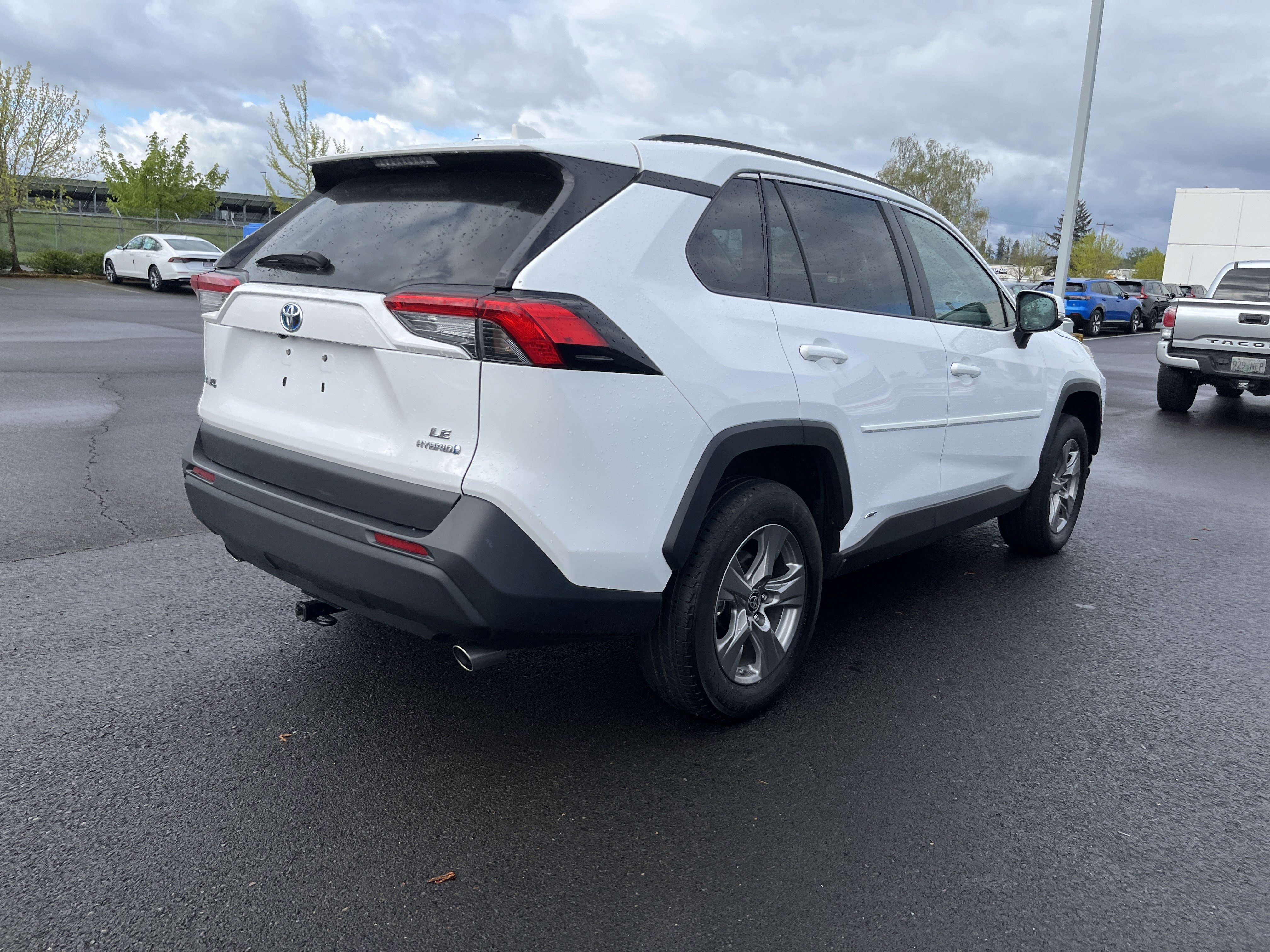 Used 2024 Toyota RAV4 LE AWD/4WD image 11