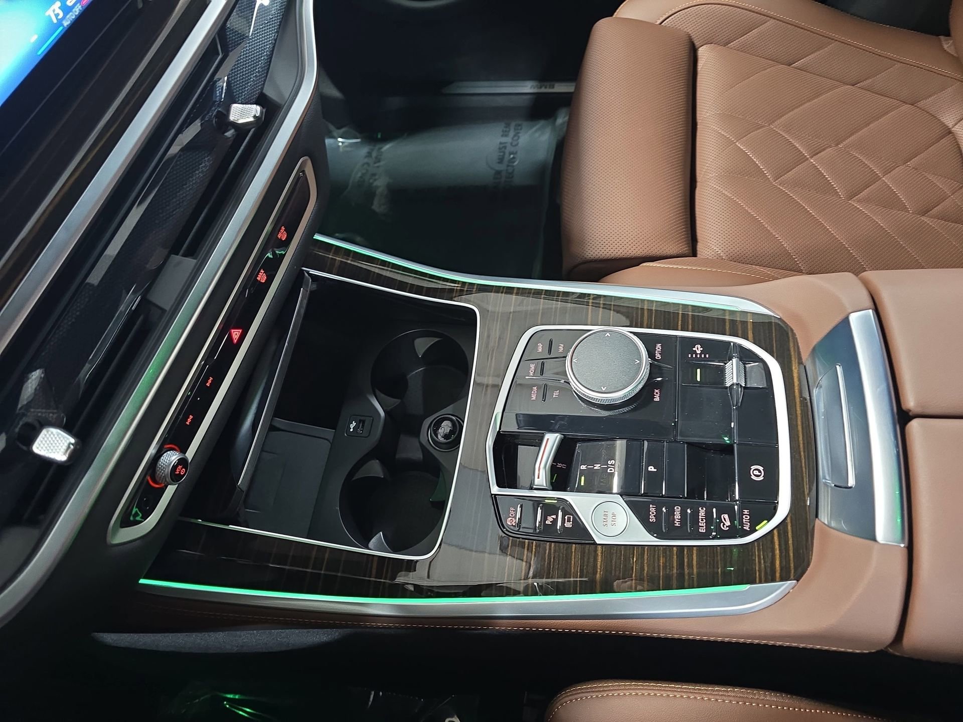 Used 2025 BMW X5 xDrive50e w/ Parking Assistance Package image 25