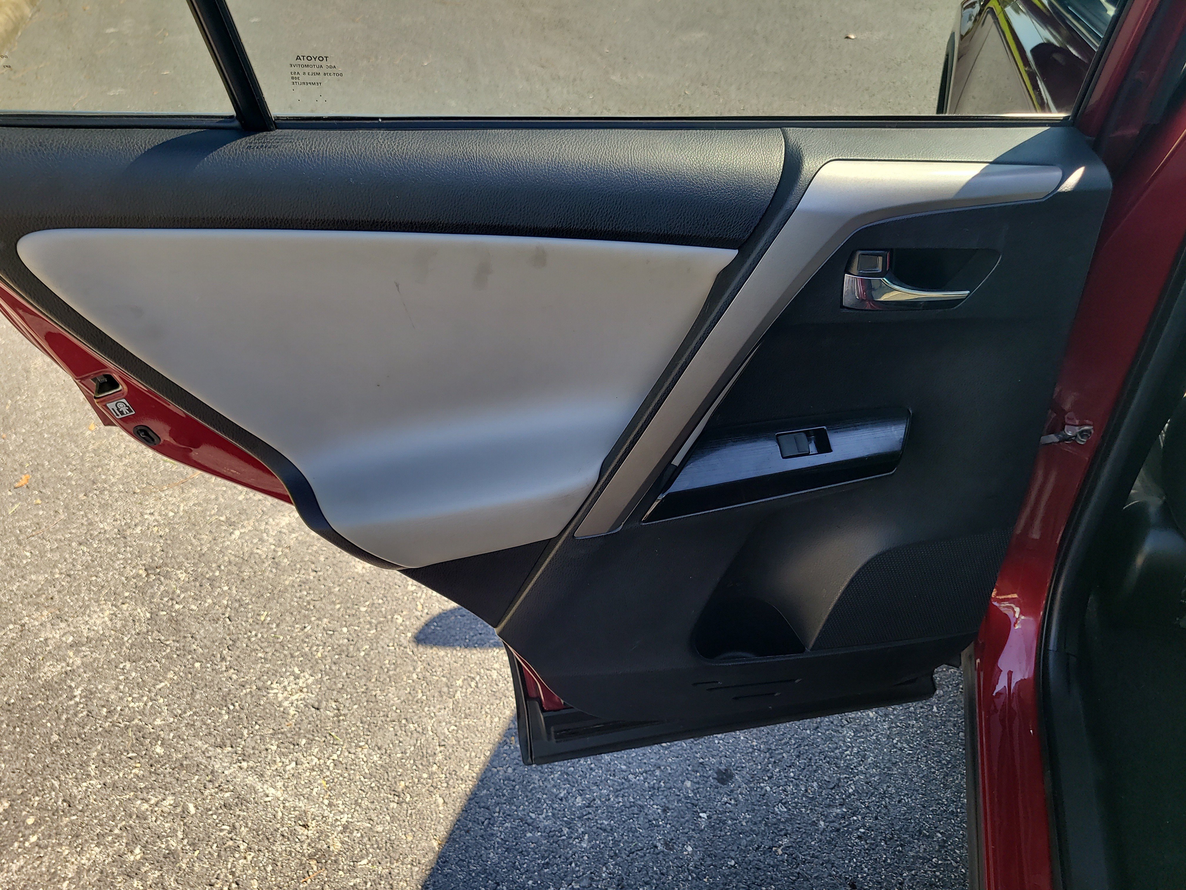 Used 2018 Toyota RAV4 Limited FWD image 13