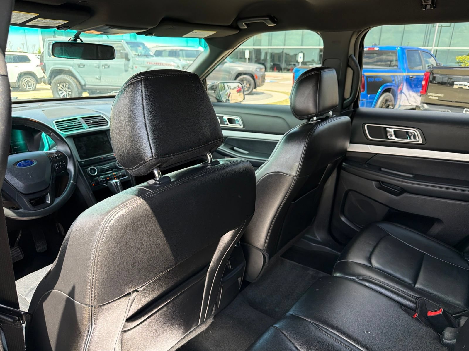 Used 2017 Ford Explorer XLT w/ Equipment Group 202A FWD image 16