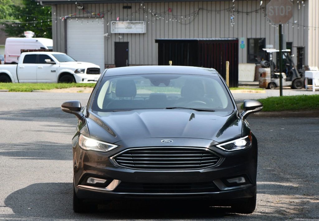 Used 2017 Ford Fusion Energi SE image 2