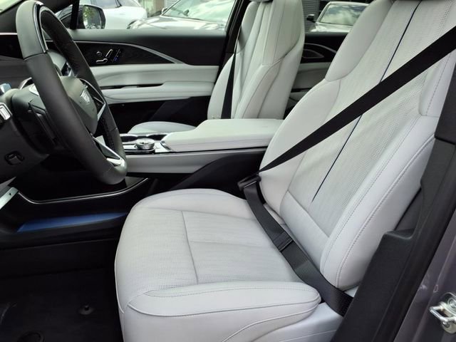 New 2025 Cadillac Lyriq Luxury RWD image 5