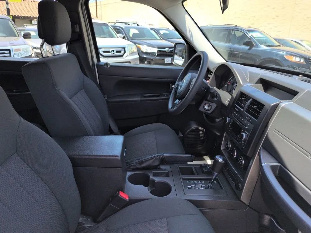 Used 2011 Jeep Liberty Sport image 29