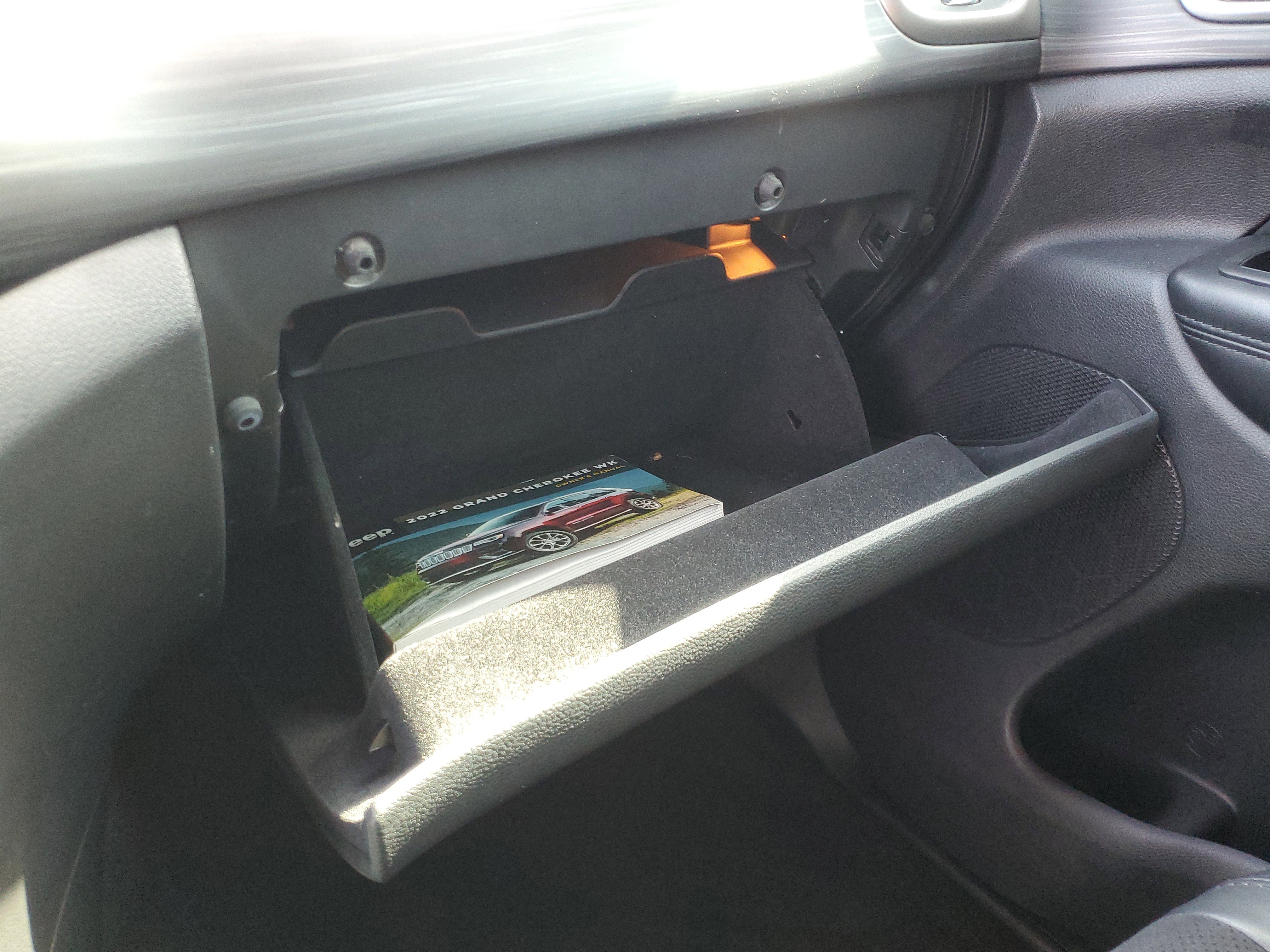 Used 2022 Jeep Grand Cherokee Laredo X image 29