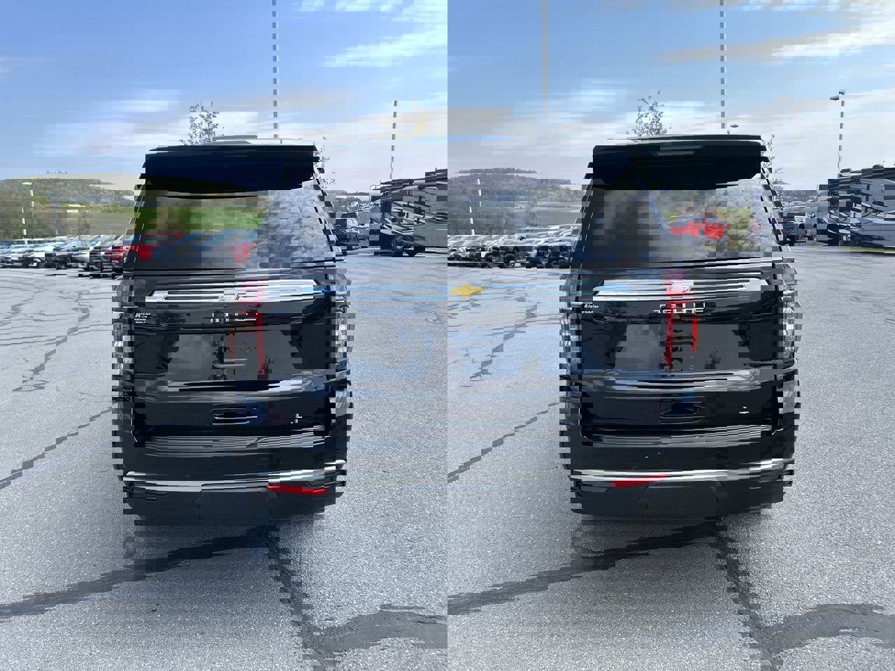 Used 2024 Chevrolet Tahoe LT w/ Luxury Package AWD/4WD image 6