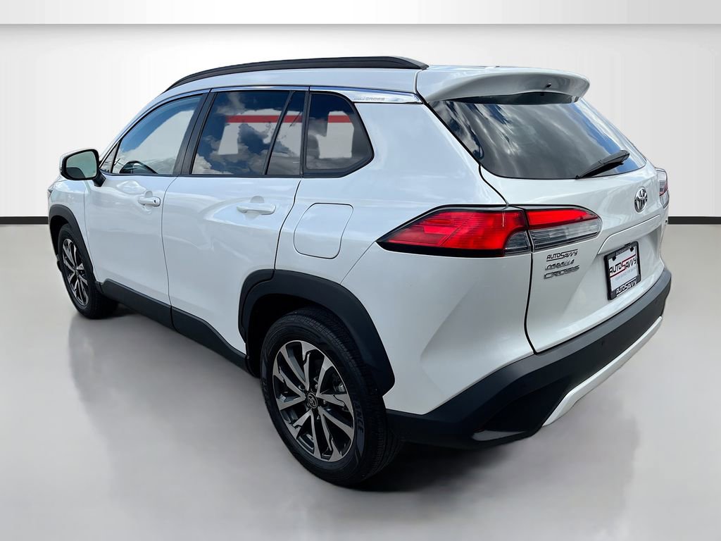 Used 2023 Toyota Corolla Cross XLE w/ Convenience Package FWD image 5