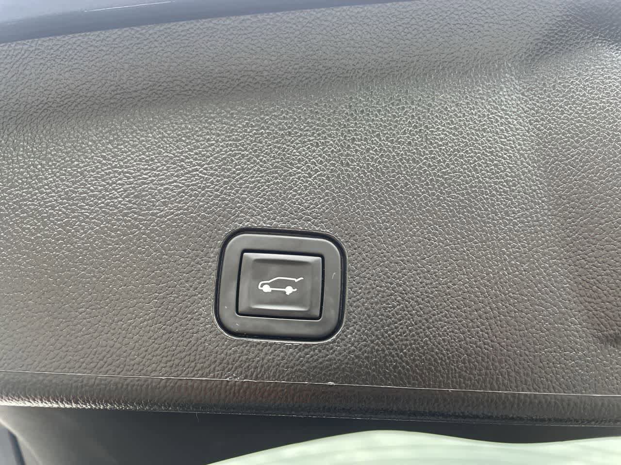 Used 2016 Cadillac SRX Luxury w/ Driver Awareness Package FWD image 18