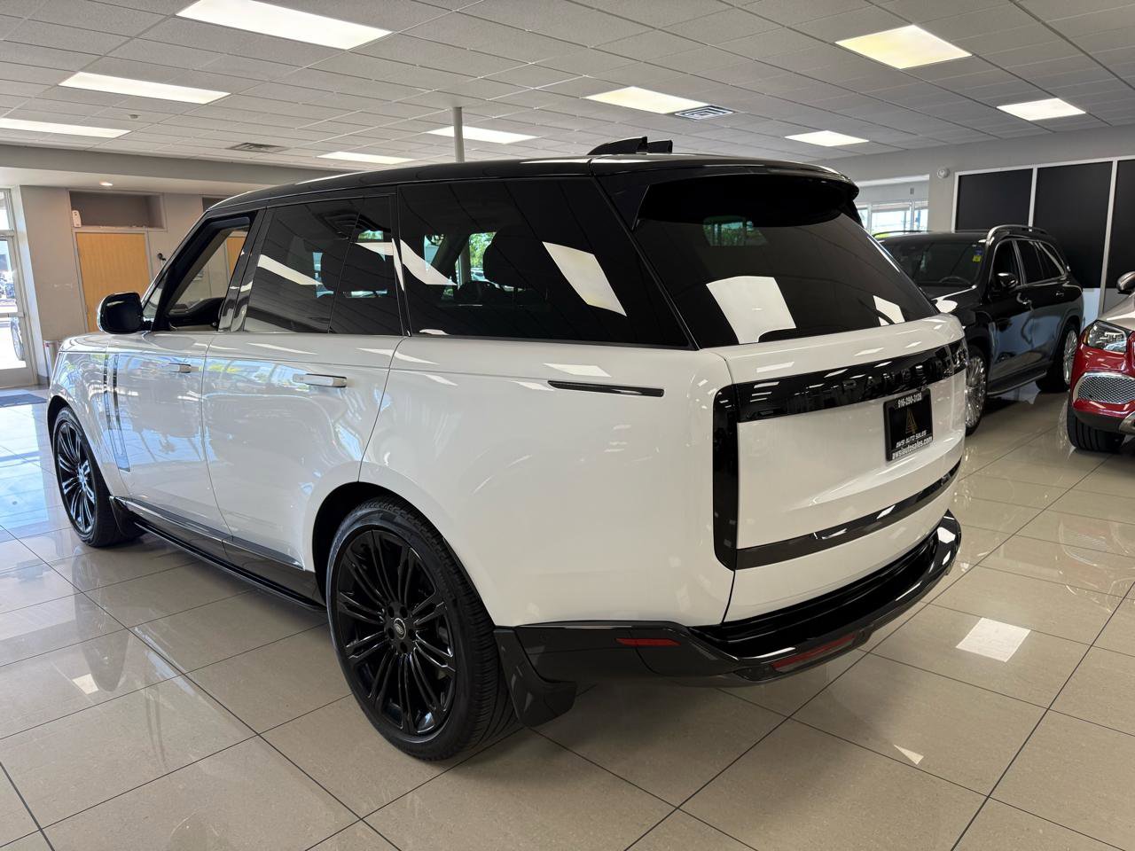 Used 2023 Land Rover Range Rover SE image 5