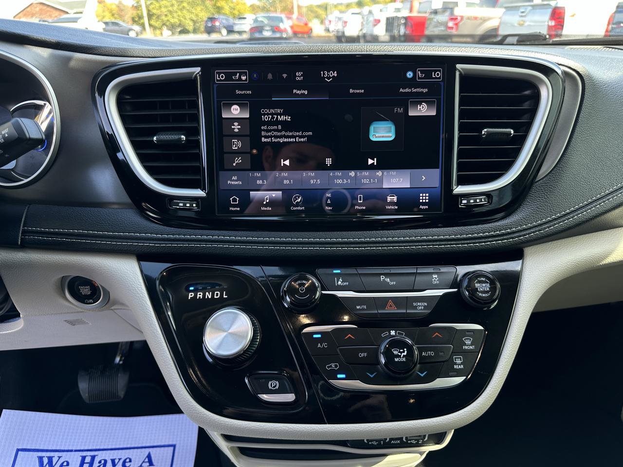 Used 2024 Chrysler Pacifica Limited FWD image 16
