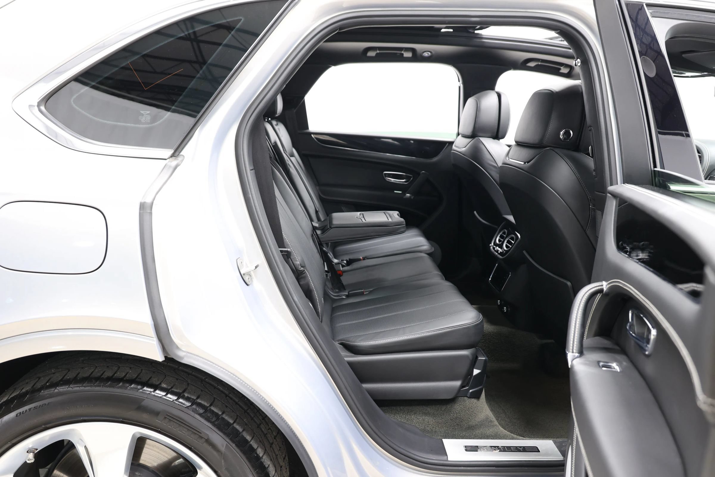 Used 2018 Bentley Bentayga Onyx Edition AWD/4WD image 88