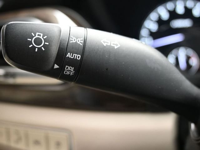 Used 2018 Genesis G90 3.3T Premium RWD image 27