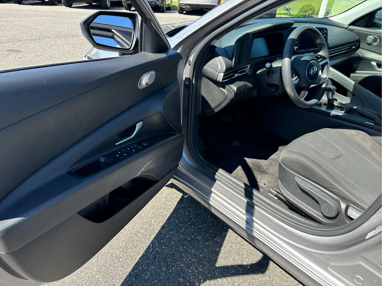 Used 2025 Hyundai Elantra SE FWD image 8