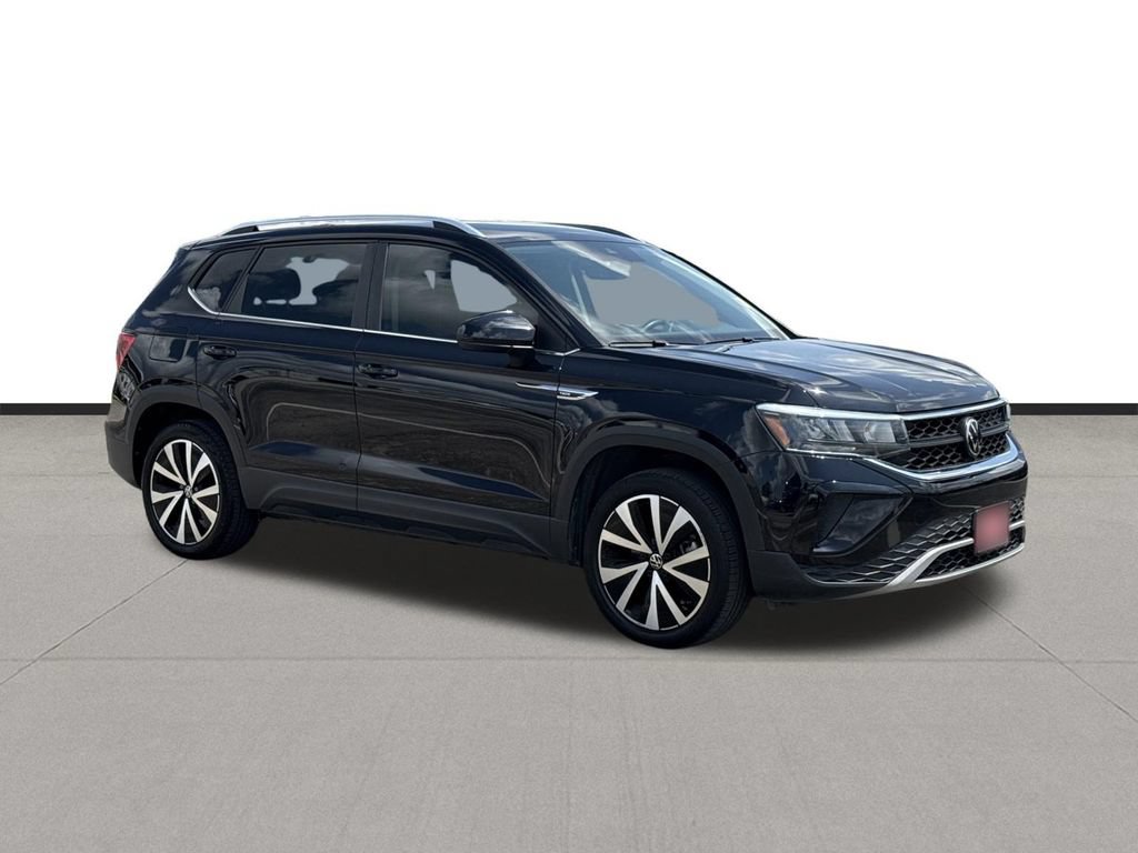 Used 2023 Volkswagen Taos SE FWD image 3